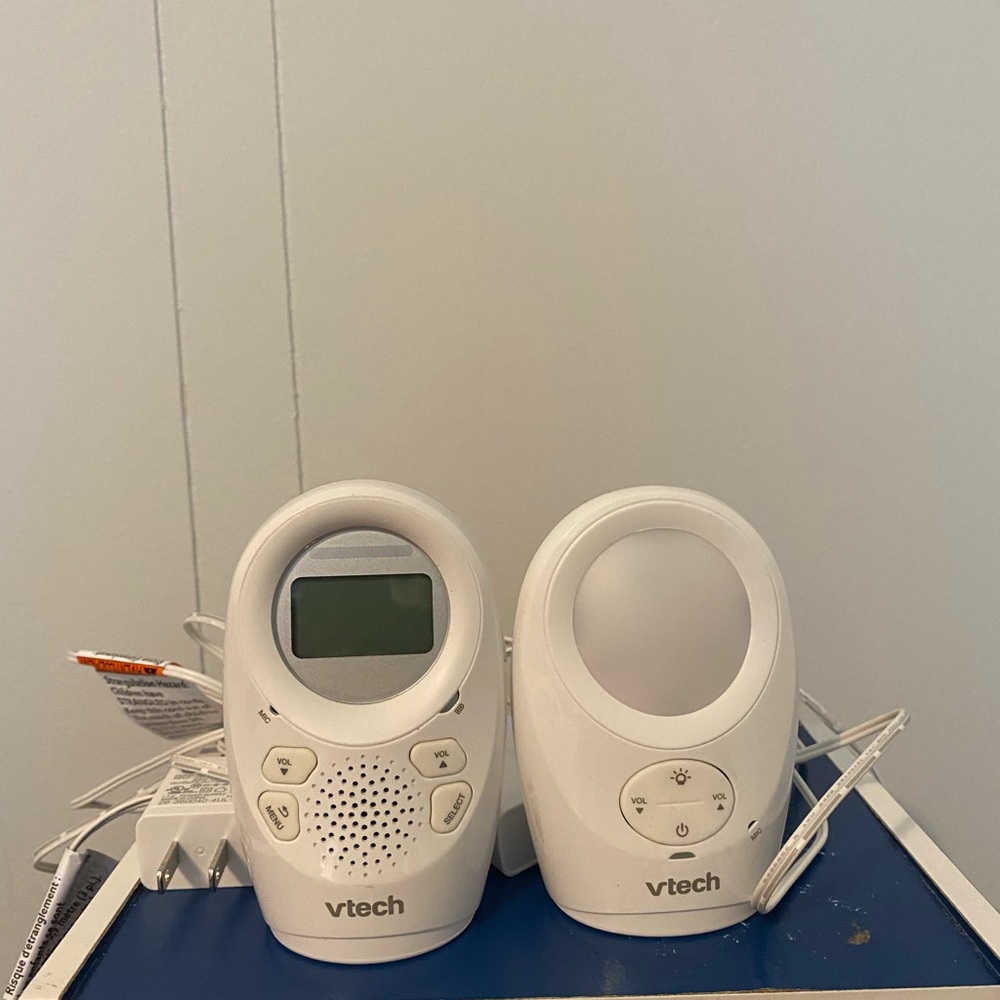 Pre-owned VTech baby monitor. In working condition and no longer needed.